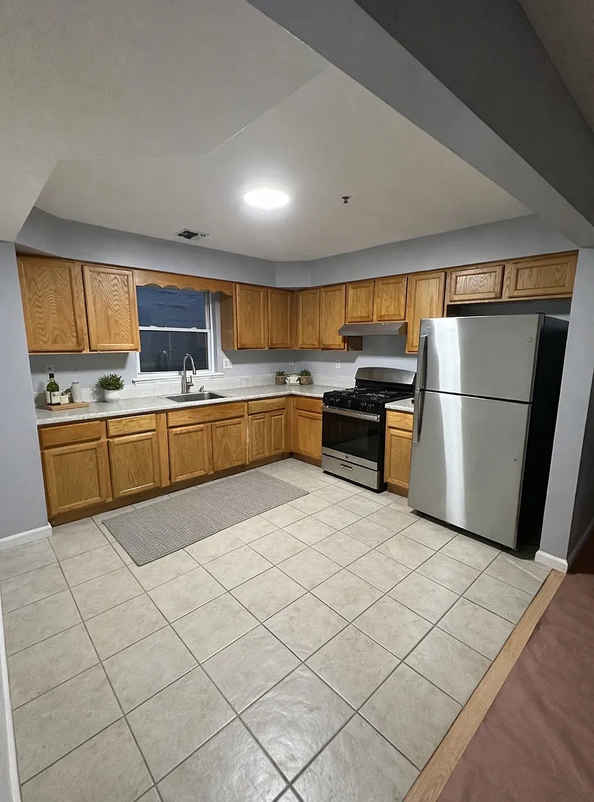3 bed, $2,850 — Photo 2