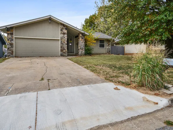 2840 E Linwood Street, Springfield, MO 65804