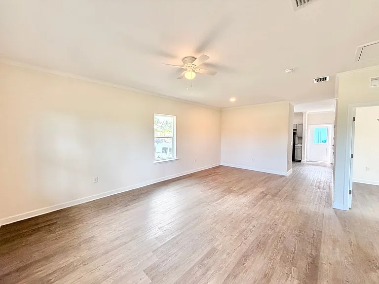 4861 Catalina Dr — Photo 2