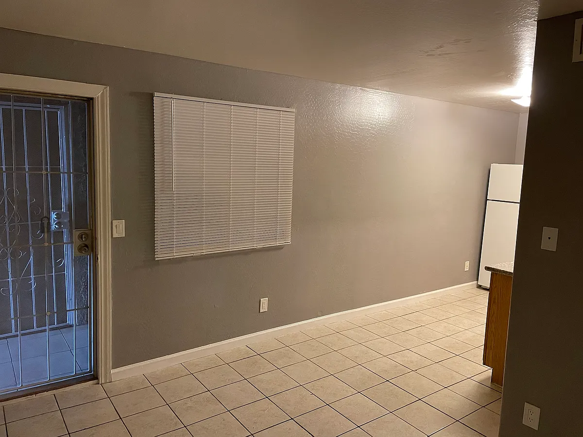 Building Photo - 602 E Townley Ave #106