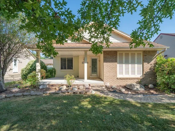 25783 Rose St, Chesterfield, MI 48051