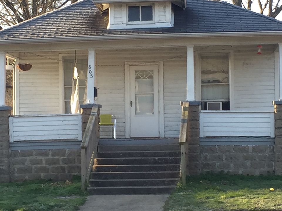 2nd image of 805 W Walnut St