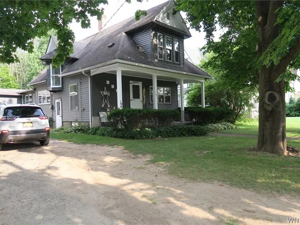 194 N Main St, Lyndonville, NY 14098