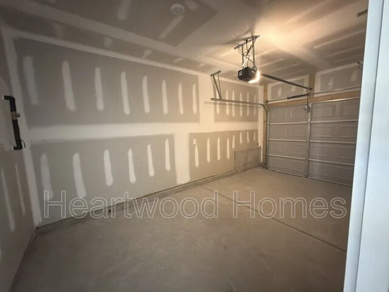 121 Bartlett Dr — Photo 39