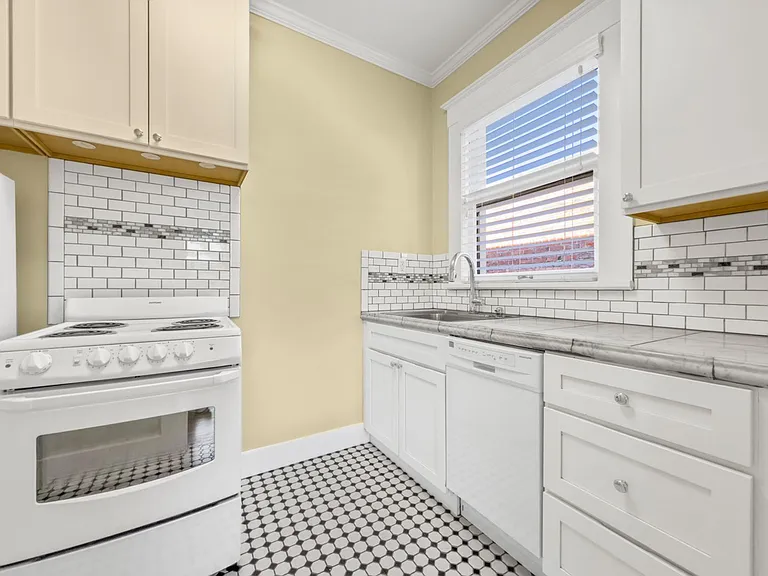 2056 NW Glisan St — Photo 26