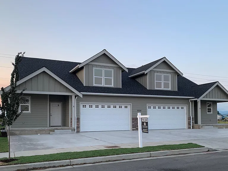 2226 Berryman Loop — Photo 1