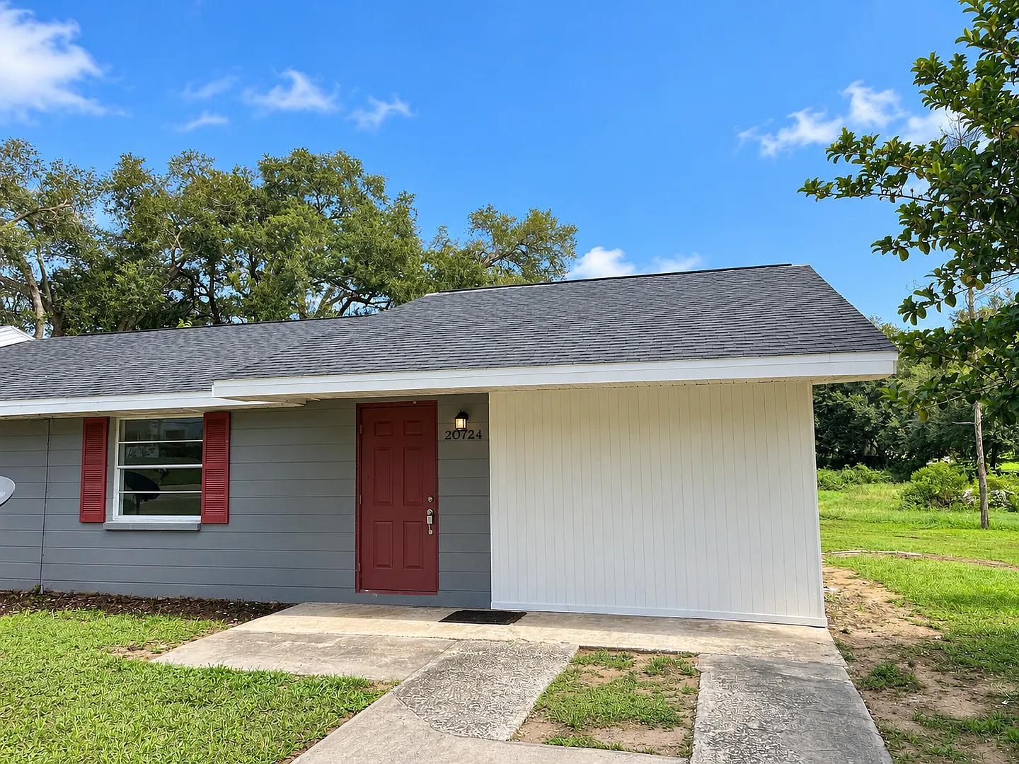 Spacious 2BR/1BA Dade City Home with Large Yard & Updated Flooring! — Photo 1
