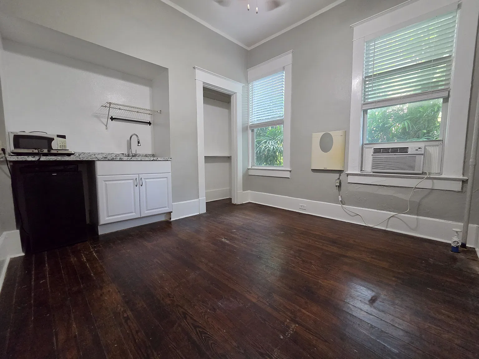 Studio, 150 sqft, $895 — Photo 2