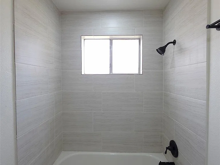 6706 Dinner Creek Ct — Photo 19