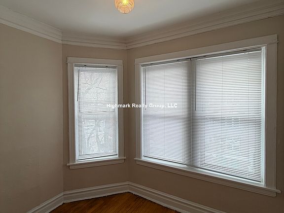 2nd image of 7507 N Greenview Ave #3N