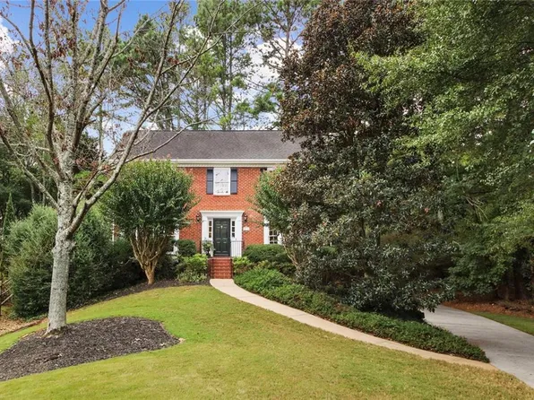 8630 Birch Hollow Dr, Roswell, GA 30076