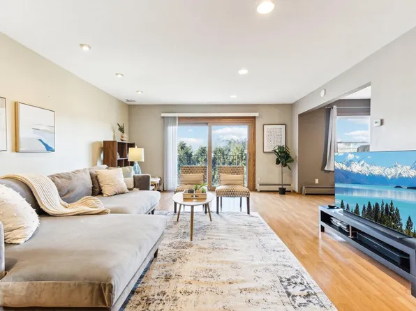 7560 North Port Washington ROAD #202, Fox Point, WI 53217