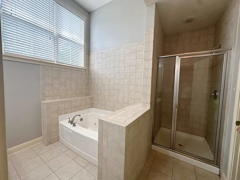 712 Perimeter Walk — Photo 20