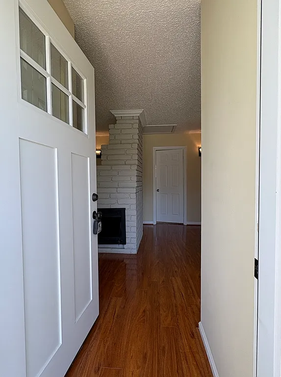 3 bed, 1.0 bath, 1274 sqft, $2,250 — Photo 2