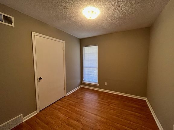 5th image of 6390 Greenbriar Dr