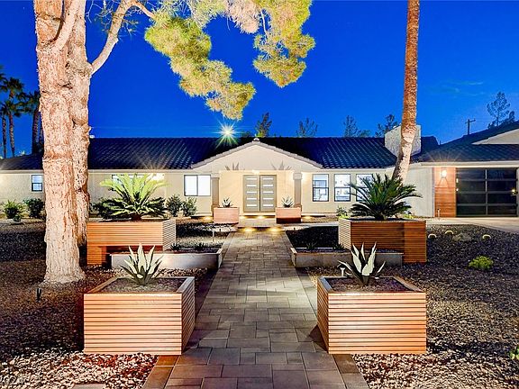 5th image of 3189 Montecito Dr