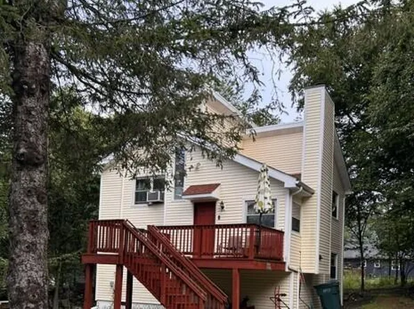 7642 Rainbow Dr, Tobyhanna, PA 18466