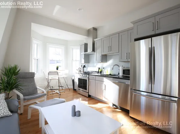 20 George St #2L, Somerville, MA 02145