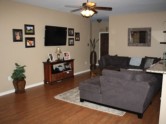 2nd image of 409 Oakley Blvd