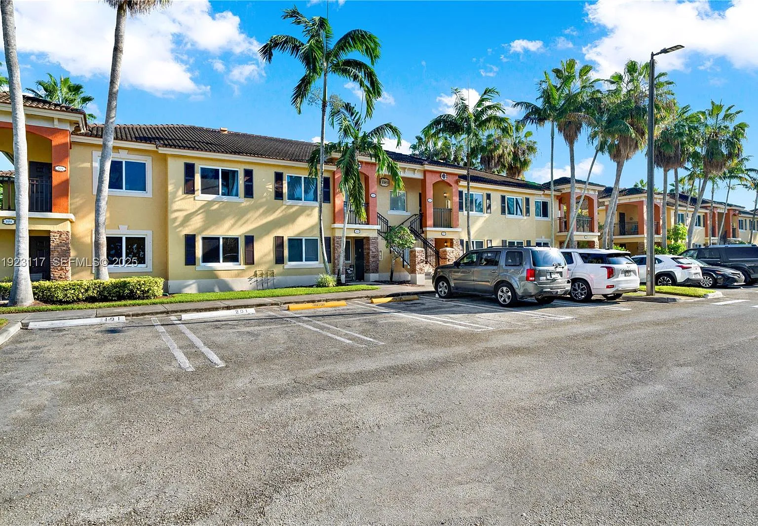 3 bed, 2.0 bath, 1776 sqft, $2,000 — Photo 1