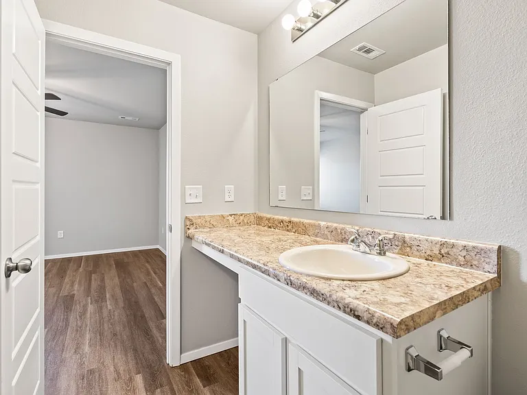 501B W Christopher Dr — Photo 19