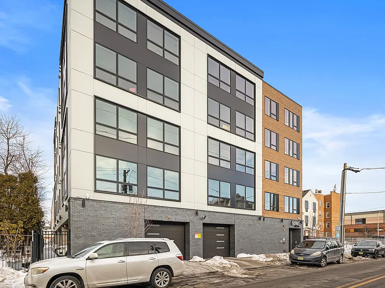 84-86 Astor Street — Photo 12