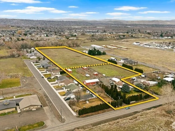 7703 Ahtanum Road, Yakima, WA 98903