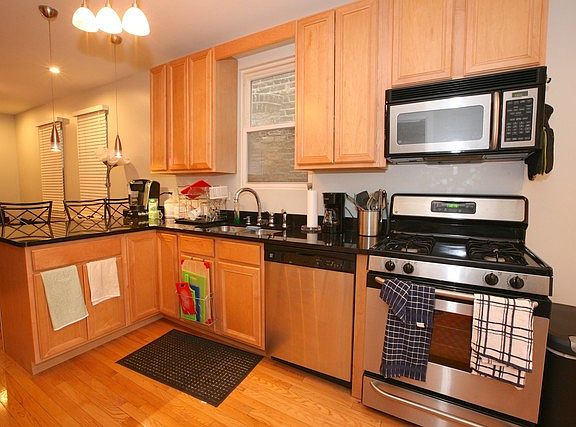 4th image of 522 N Ashland Ave #2