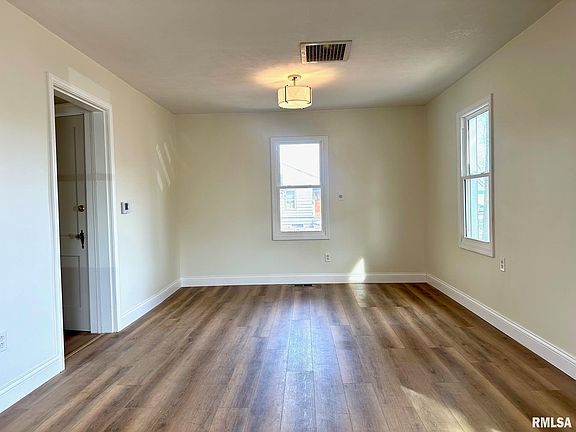 5th image of 585 Cherry St