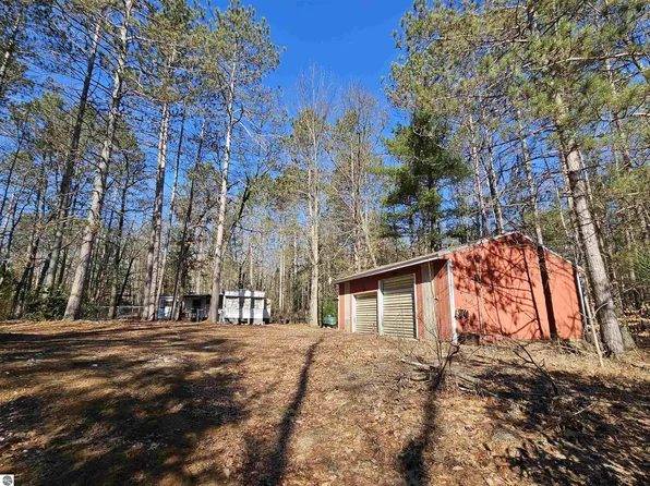 2270 W Maple Grove Rd, Farwell, MI 48622