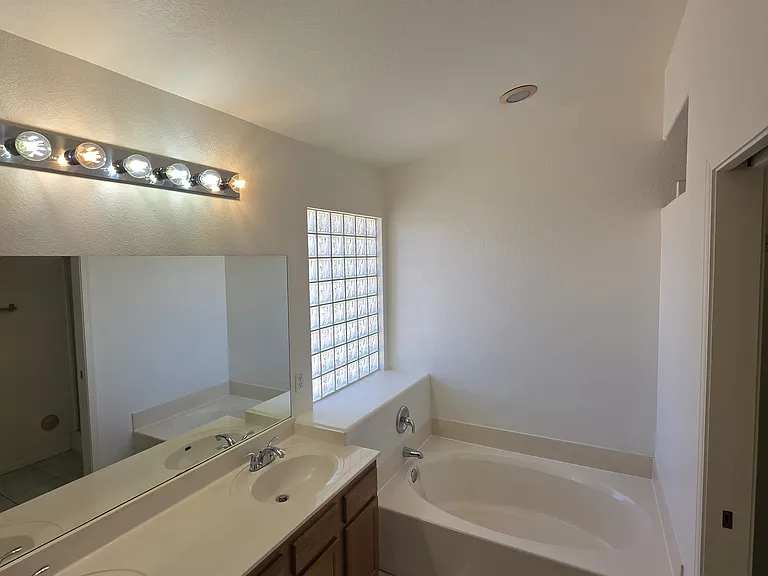 121 W Ivanhoe St — Photo 12