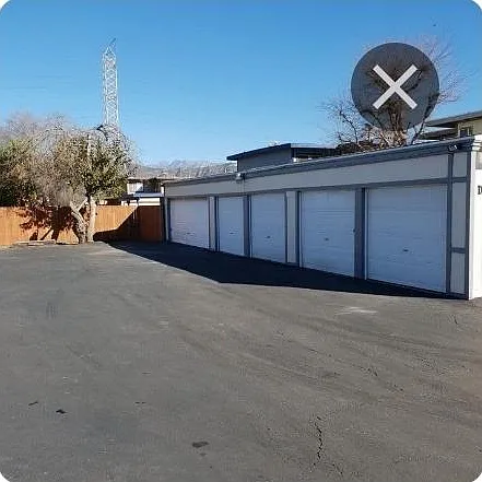 745 S Lark Ellen Ave — Photo 2