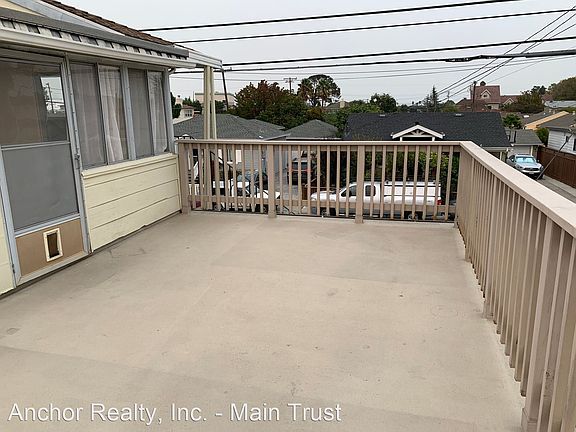 4th image of 101-103 W 38th Ave