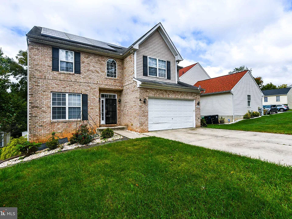 8818 Maple Ave