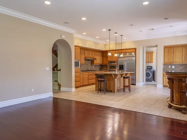 1101 Macias Ln — Photo 6
