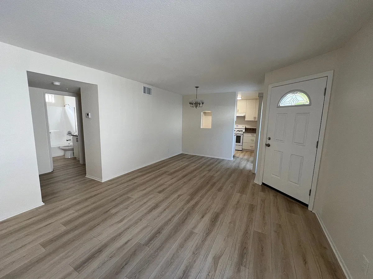 Building Photo - 1350 Glenwood Rd #5