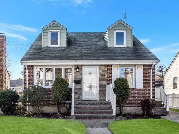215 Royal Avenue, Mineola, NY 11501