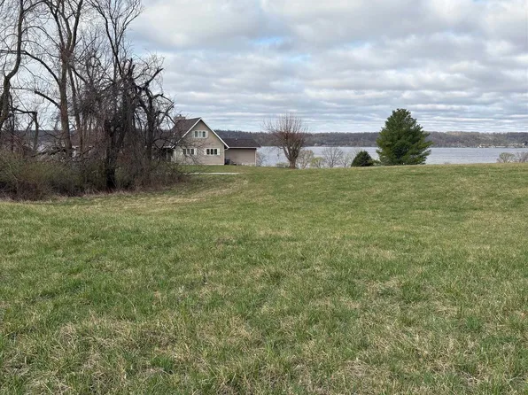 11 Riverview Dr, Nauvoo, IL 62354