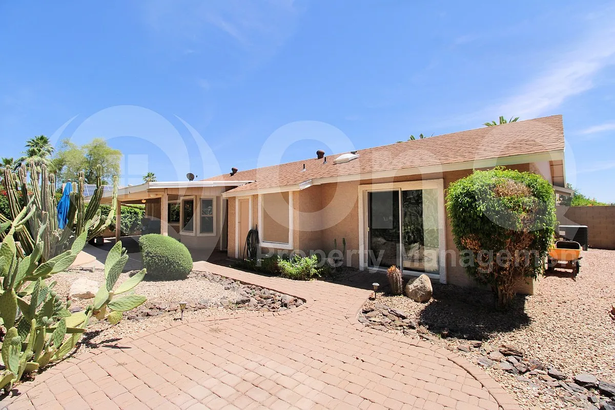 3 bed, 3.0 bath, 2068 sqft, $3,400 — Photo 3