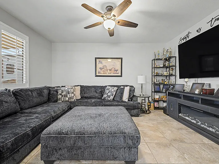 18235 W Ida Ln — Photo 13