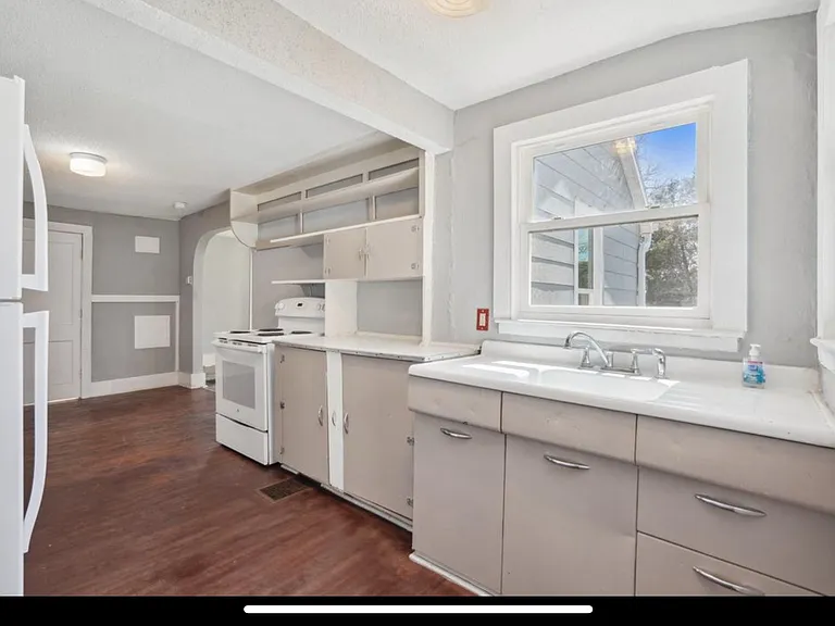 705 W 17th St — Photo 8