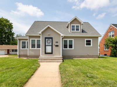 1985 Clarke Dr, Dubuque, IA, 52001
