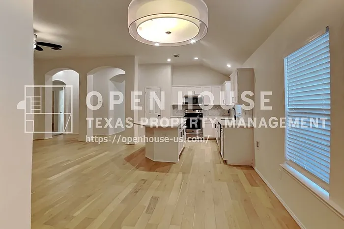 405 Hackberry Dr — Photo 5