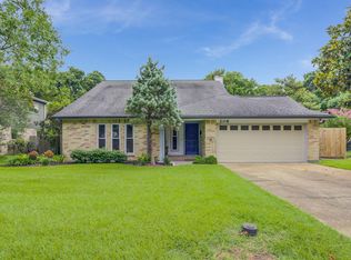 208 Old Oaks St, League City, TX 77573