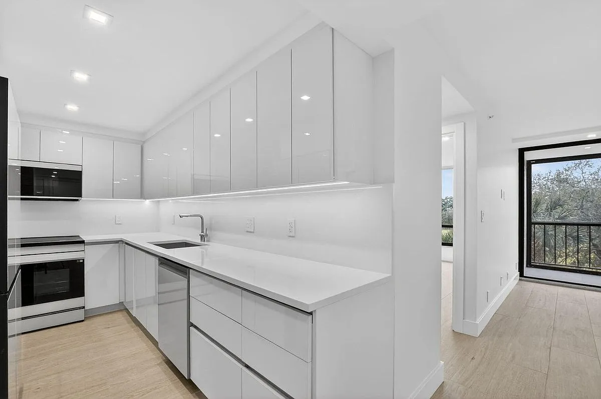 2 bed, 2.0 bath, 1050 sqft, $3,500 — Photo 2