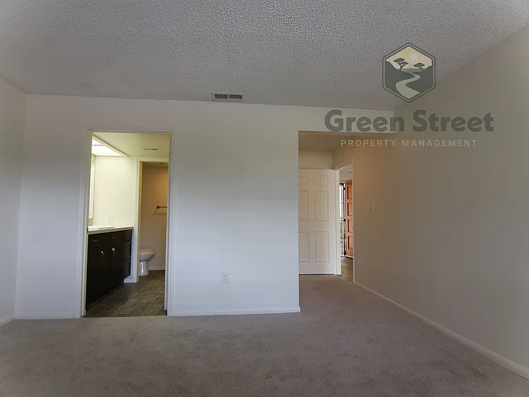 6812 Hyde Park Dr — Photo 13