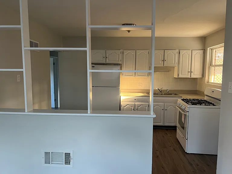 8941 Kidder Ave — Photo 6