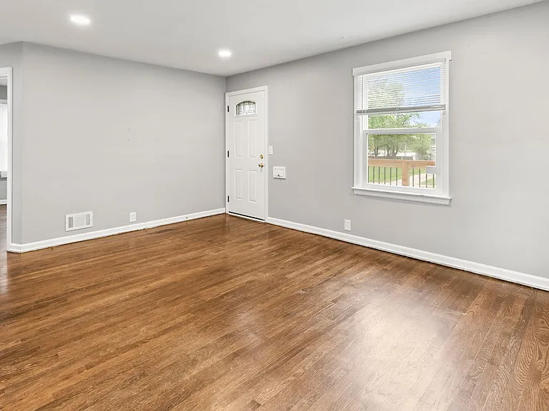 4841 Pierce St — Photo 10