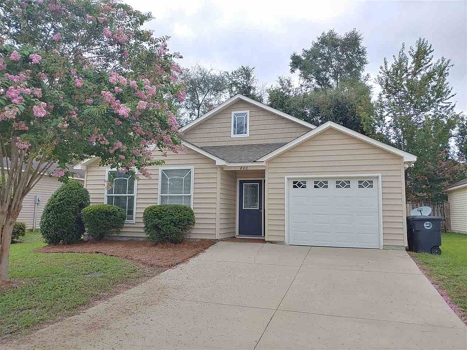 1st image of 802 Brooke Manor Dr