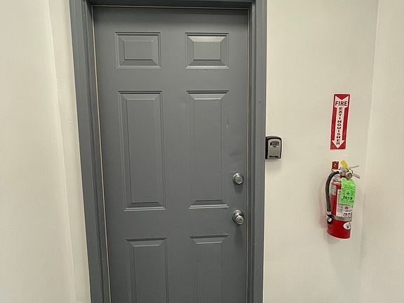 2nd image of 612 W Norris St #2R